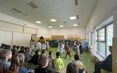 Pomladni nastop za starše: Otroška ustvarjalnost zasije na odru